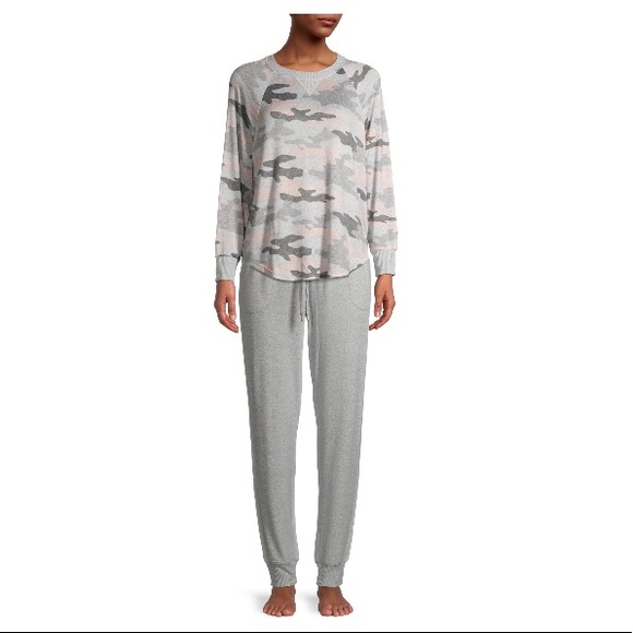 NWT Women's Camo Hacci Top - Picture 2 of 4